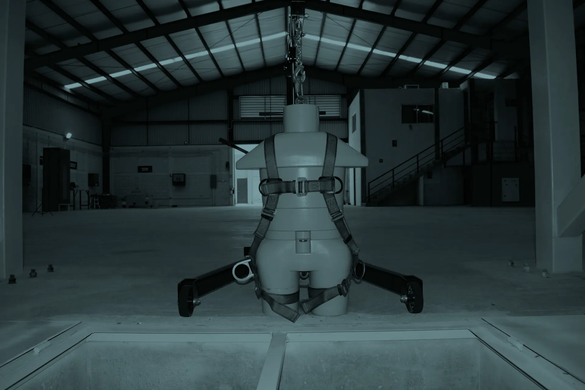 Imagen de maniqui de pruebas con arnes